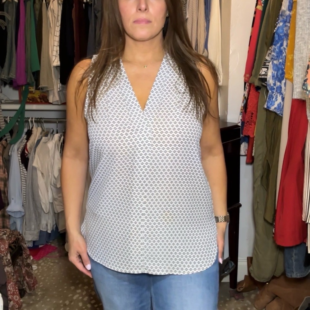 Vince Camuto White and Gray Patterned Sleeveless Blouse